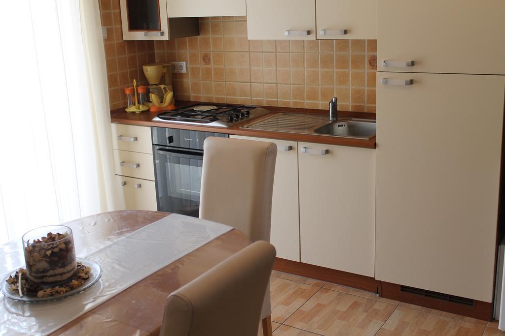 Apartments Roko Kolinda Bibinje Exterior foto
